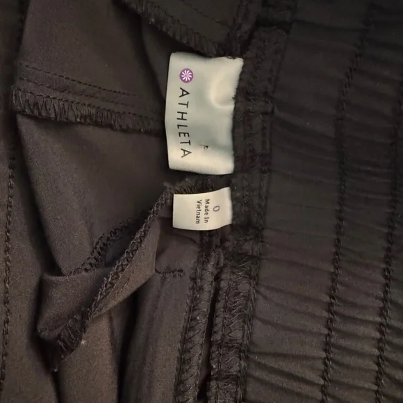 Athleta black Cropped Jogger Pants size 0  used . - Picture 9 of 12